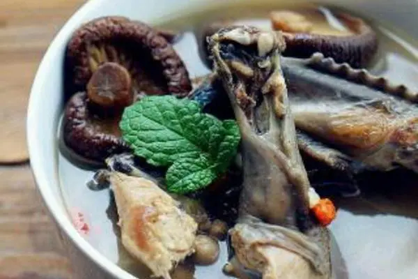 花菇乌鸡汤
