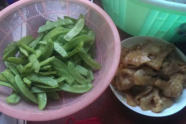 墨鱼炒荷兰豆