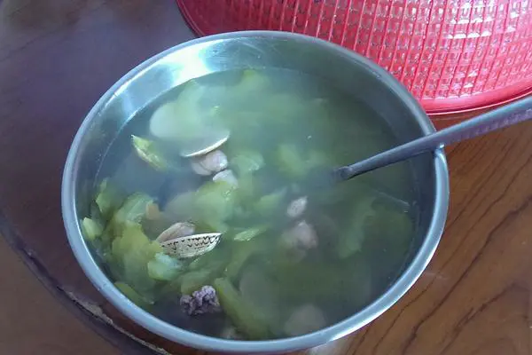 蛤蜊苦瓜汤