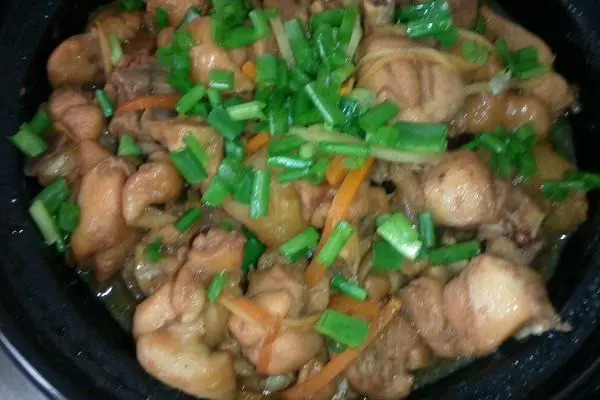 姜葱土豆焖鸡腿