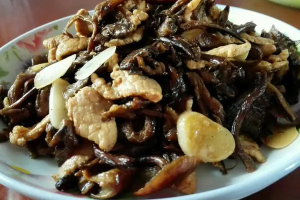 坝上榛蘑炒肉片