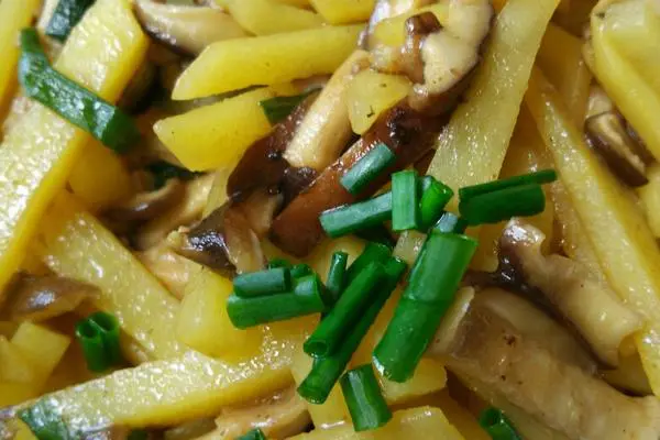 香菇焖土豆
