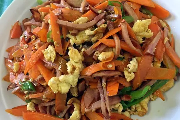 胡萝卜炒火腿鸡蛋