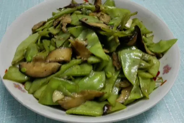素炒香菇荷兰豆