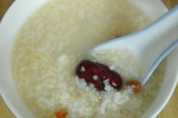 红枣枸杞小米粥
