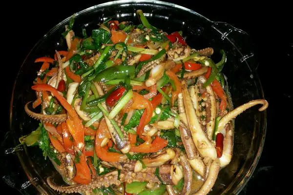 韭菜爆炒鱿鱼须