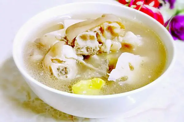 板栗莲藕煲猪脚