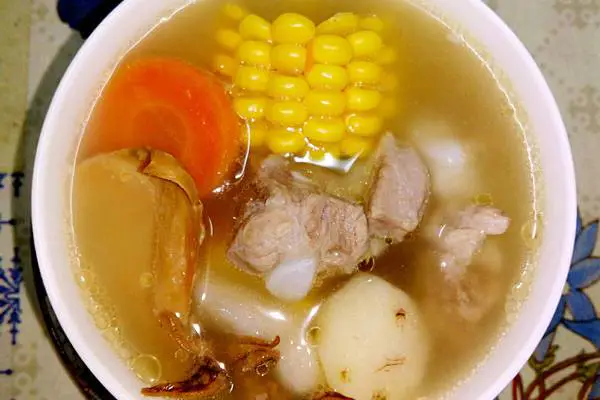 墨鱼排骨汤