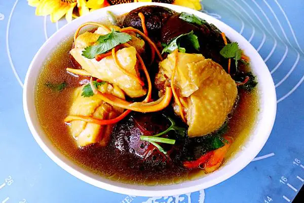 香菇虫草煲鸡汤