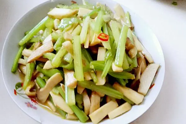 芹菜炒杏鲍菇