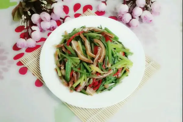 猪耳朵炒韭菜花