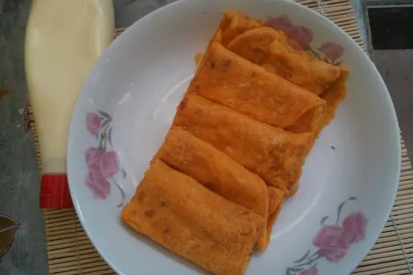 胡萝卜鸡蛋卷饼