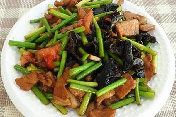 肉炒蒜苔木耳