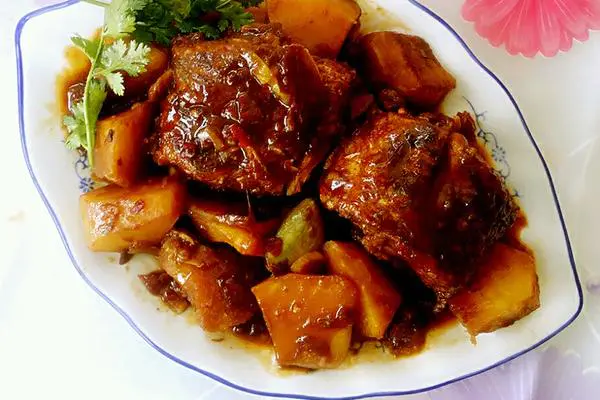 红烧鳕鱼炖土豆