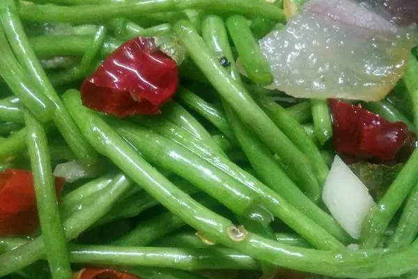 黎蒿炒腊肉