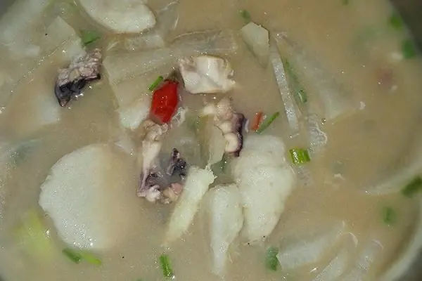 芋头萝卜炖墨鱼
