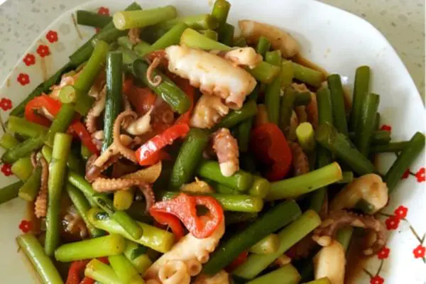 蒜苔爆炒八爪鱼