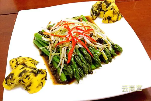 油淋芦笋配海菜窝头