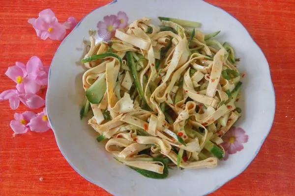 黄瓜拌干豆腐