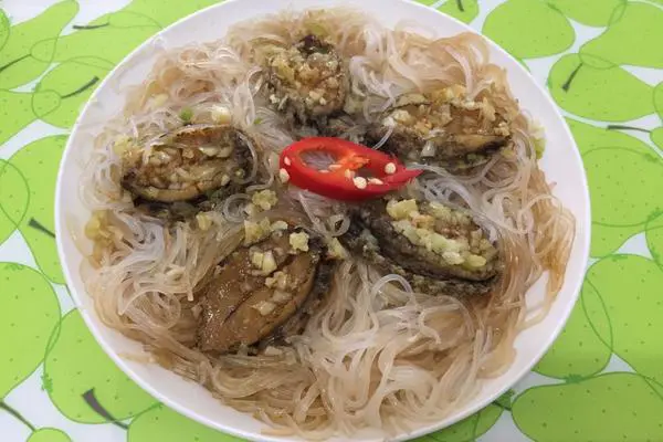 蒜蓉粉丝蒸鲍鱼