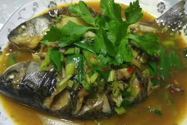 家常红烧小鲫鱼