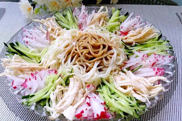 麻酱鸡丝凉面