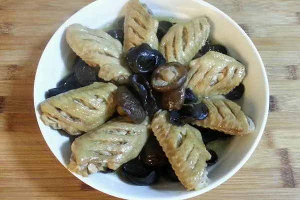 香菇云耳蒸鸡翅