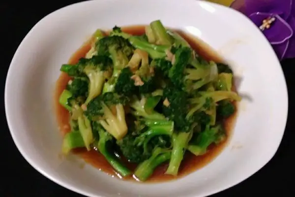 蒜蓉蚝油西兰花