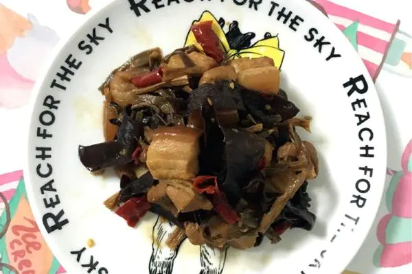 干豆角木耳红烧肉