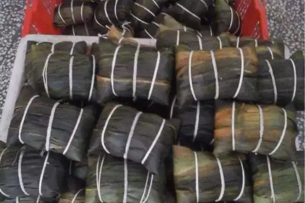 板栗绿豆沙肉粽。板栗蛋黄绿豆沙肉粽