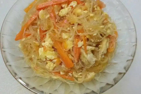 胡萝卜鸡蛋炒粉
