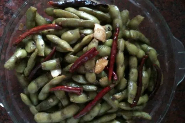 焖毛豆