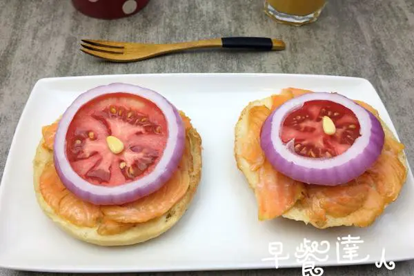 烟熏鲑鱼贝果三明治