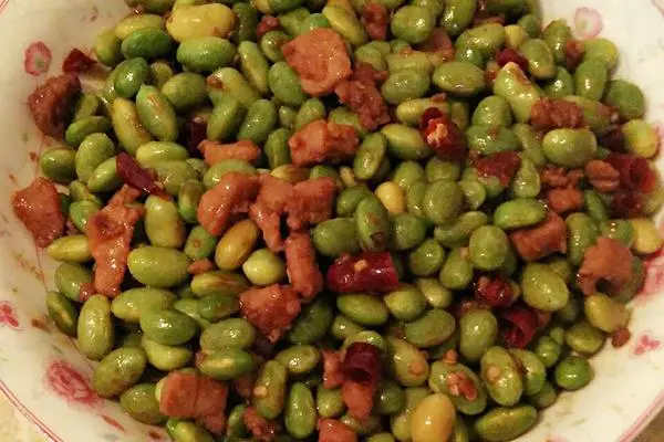 毛豆粒炒肉丁