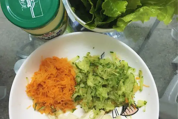 蔬菜鸡肉卷