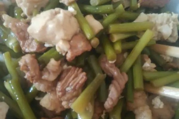 蒜苔肉豆腐鸡蛋打卤面