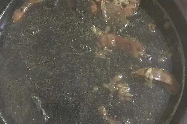 黑豆黑鱼汤