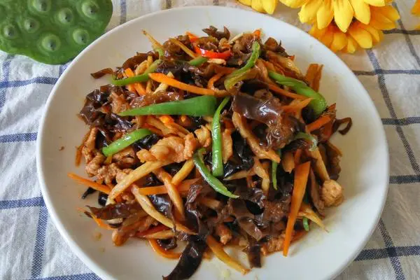 茭白木耳胡罗卜炒肉丝