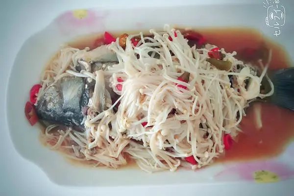 清蒸金针菇鲫鱼
