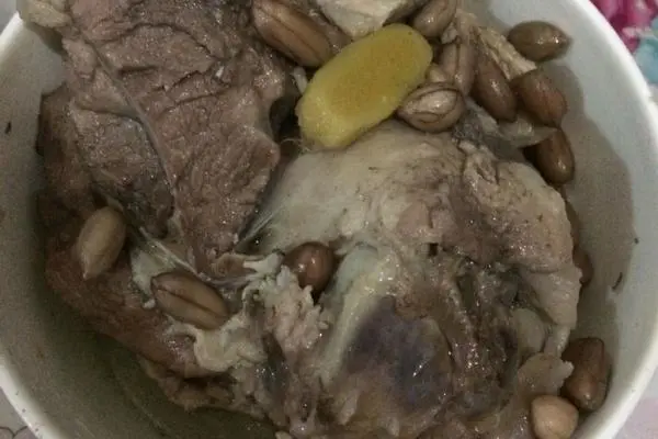 花生大枣猪蹄汤