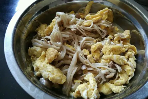 海鲜菇炒鸡蛋