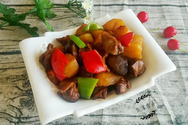 土豆炖鸡胗