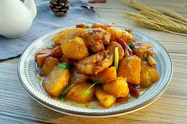 土豆炖鸡块