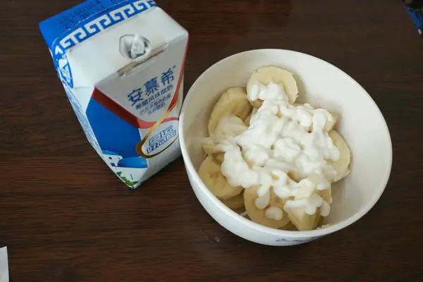 安幕希香蕉沙拉