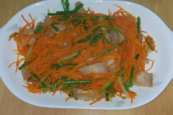 胡萝卜炒五花肉