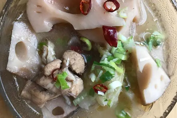 莲藕炖鸡腿