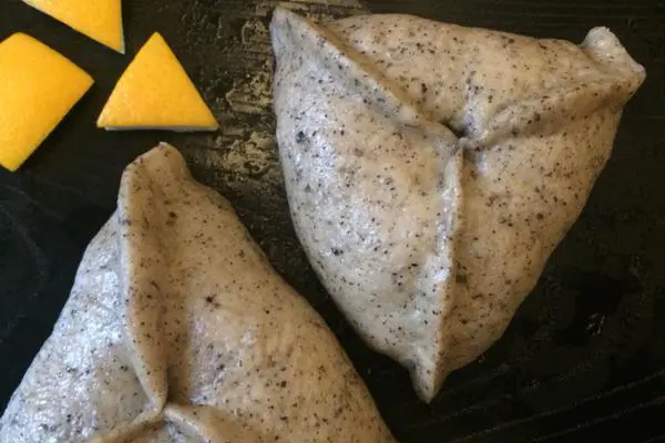 核桃芝麻糖三角
