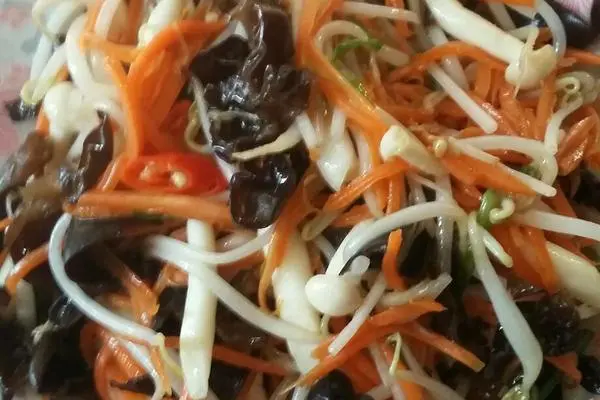 炒海鲜菇胡萝卜绿豆芽