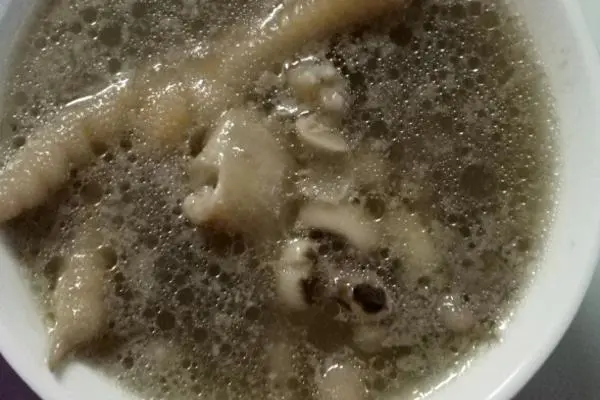 鸡脚花胶眉豆汤