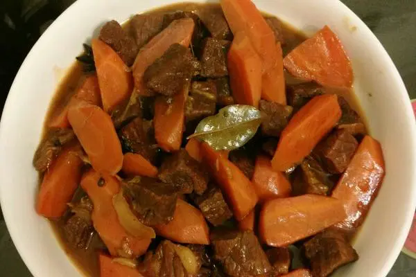 红萝卜啤酒闷牛肉